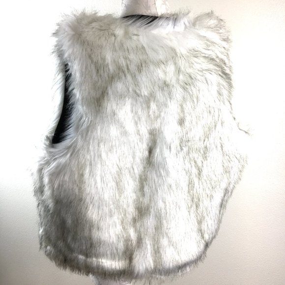 MOSSIMO Faux Fur white grey Plush Vest NWOT - Picture 6 of 13